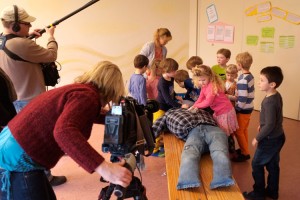Das Filmteam desNDR im Insel-Kindergarten "Flenerk Jongen"...